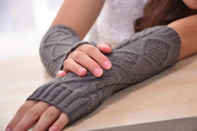 Yarn Twisted Gloves with Arm Coverage
