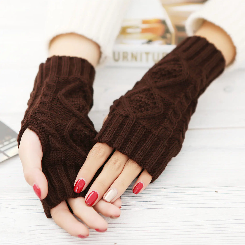 Yarn Twisted Gloves with Arm Coverage